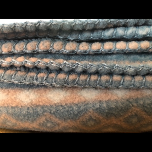 Coldwater Creek  🆕 polar fleece throw AWESOME!! - Picture 5 of 7